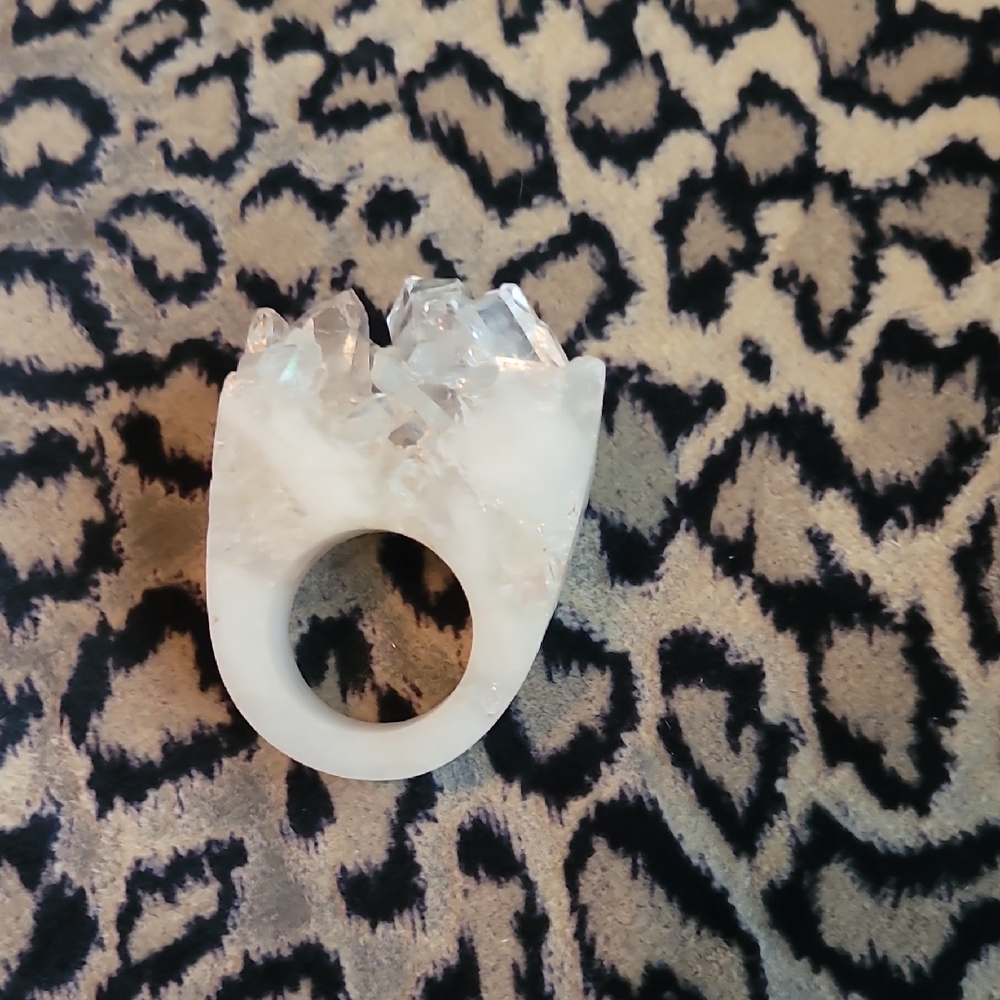 White Crystal Ring with Raw Jagged Design Sz 7